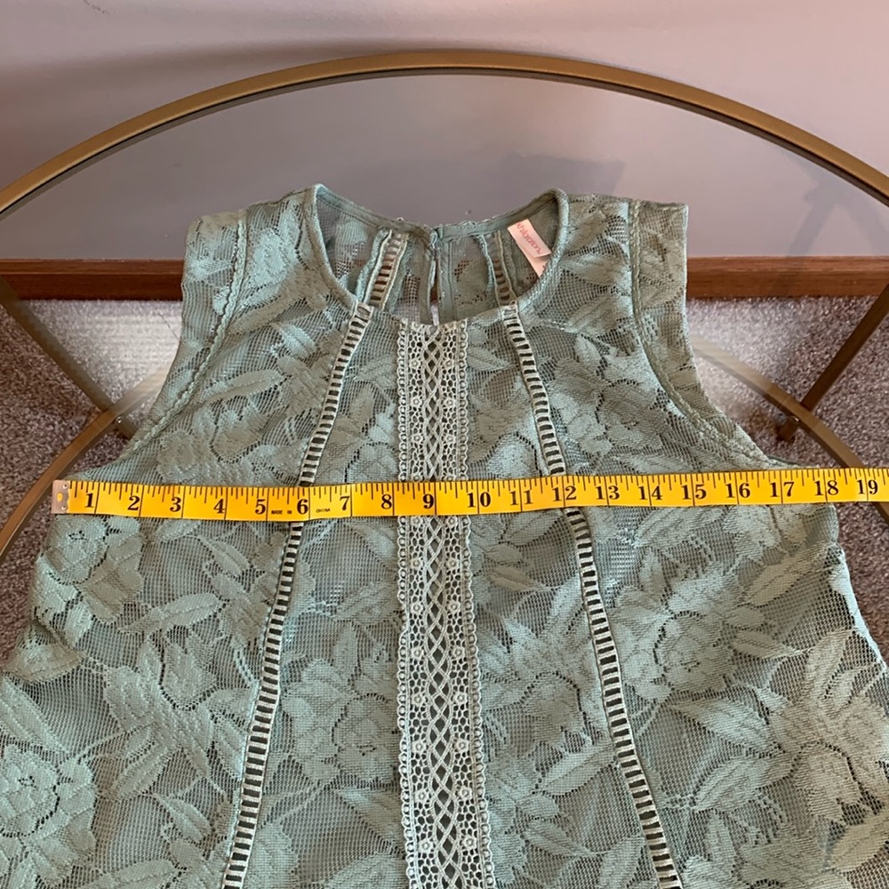 Xhilaration Sleeveless Lace Top - Picture 9 of 16
